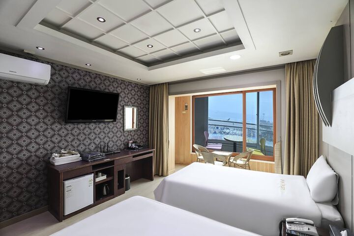 Room 16 of 47