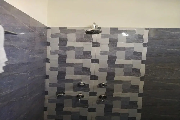 Room 9 of 13