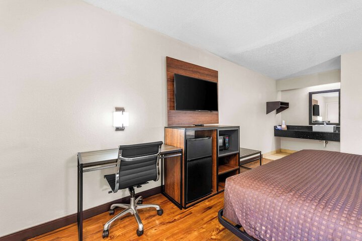 1 King Bed (15 of 22)