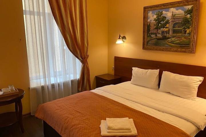 Room 4 of 12