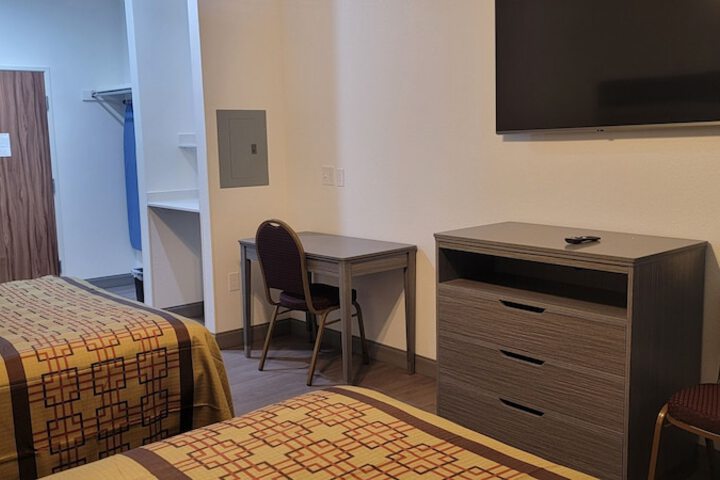 Room 6 of 63