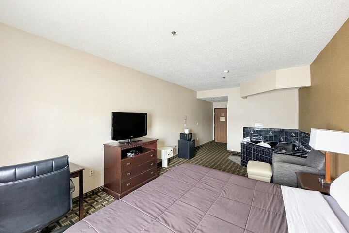 Standard King Bed Accessible (5 of 15)