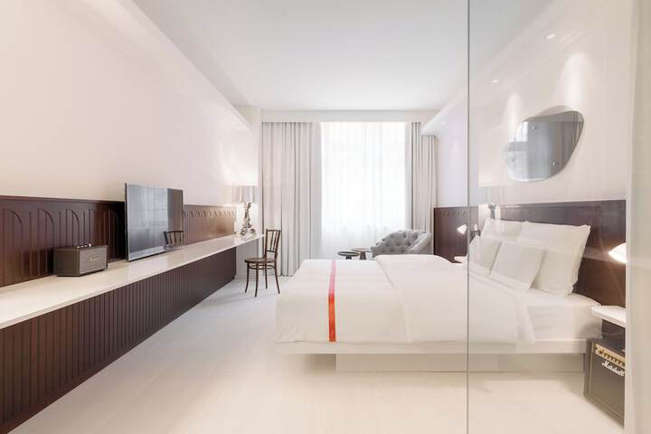 Room 8 of 81