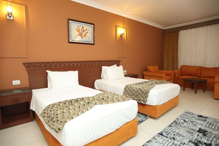 Room 13 of 37