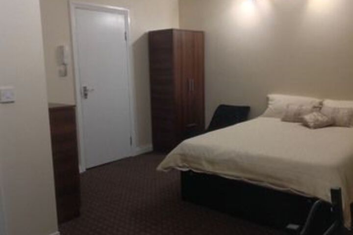 Room 8 of 17