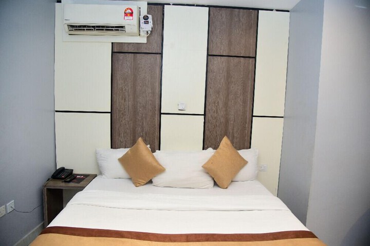 Room 44 of 78