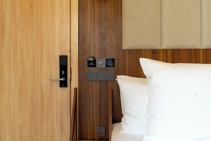 Room 27 of 103