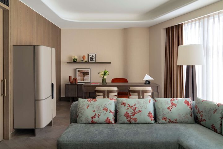 Room 34 of 60