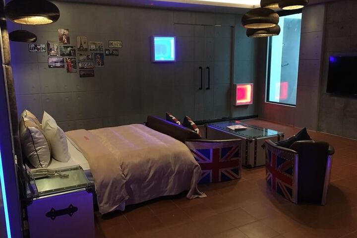 Room 3 of 62
