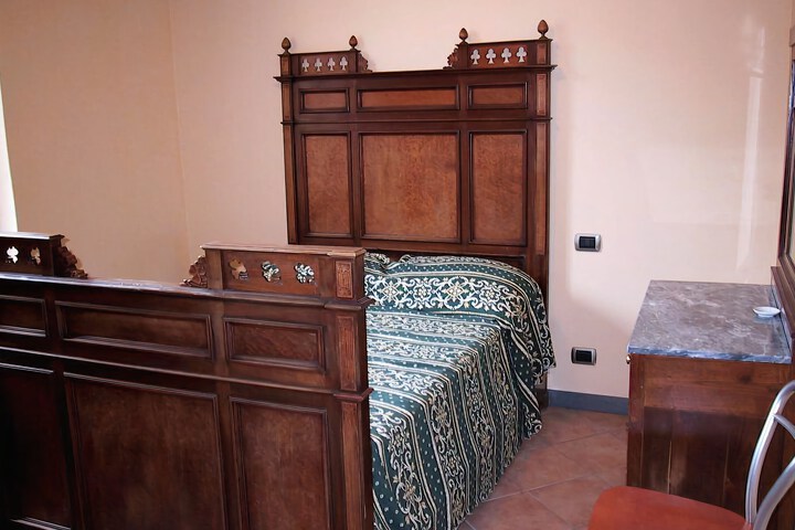 Room 18 of 22