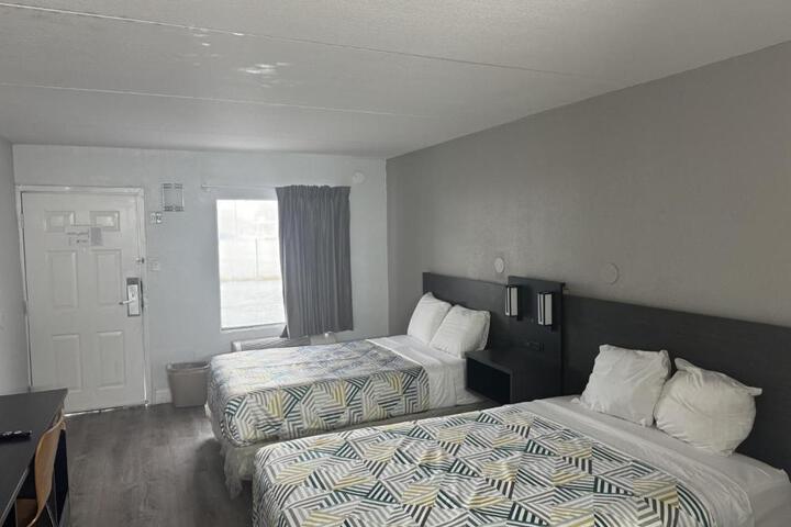 2 Double Beds (7 of 18)