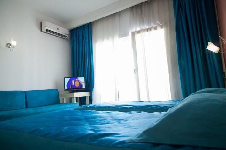 Room 8 of 28