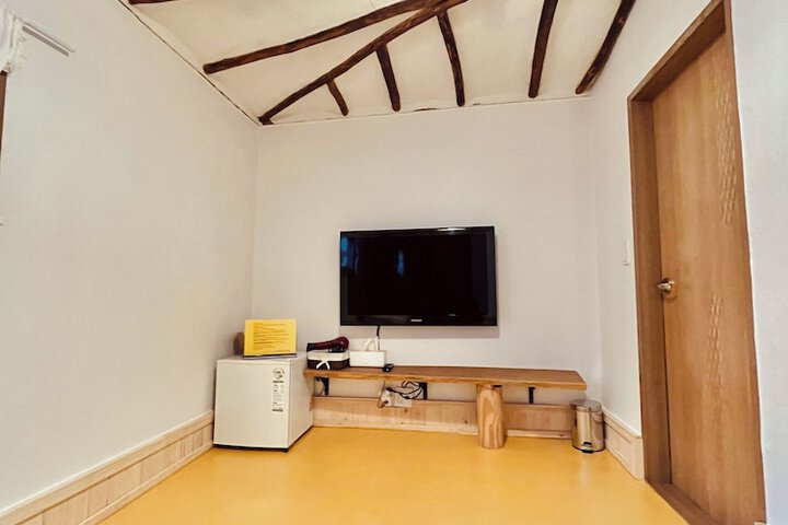 Room 13 of 60