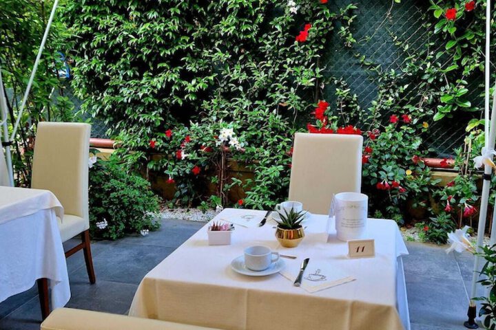 Dining 48 of 68