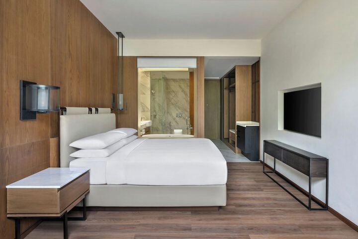 Room 9 of 34