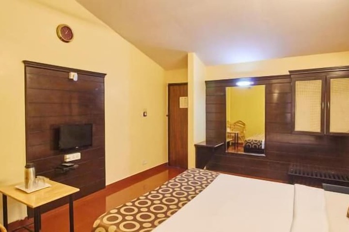 Room 5 of 12
