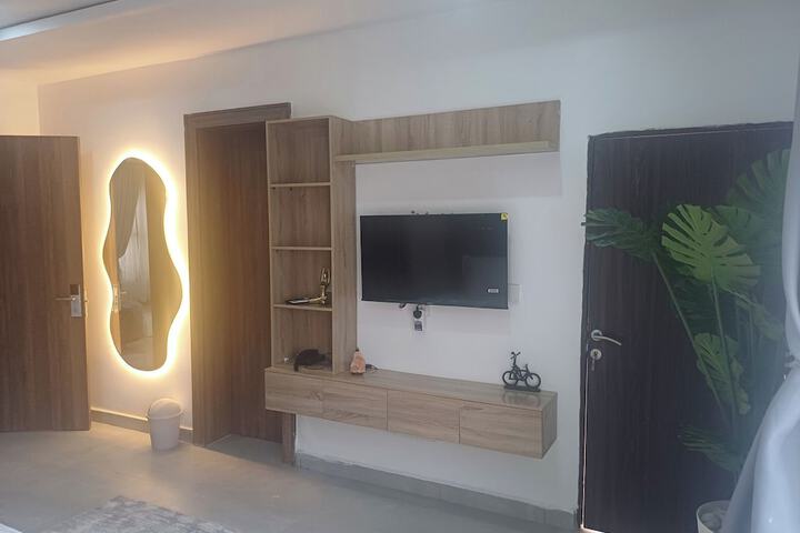 Room 10 of 28