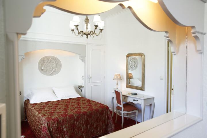Room 6 of 39