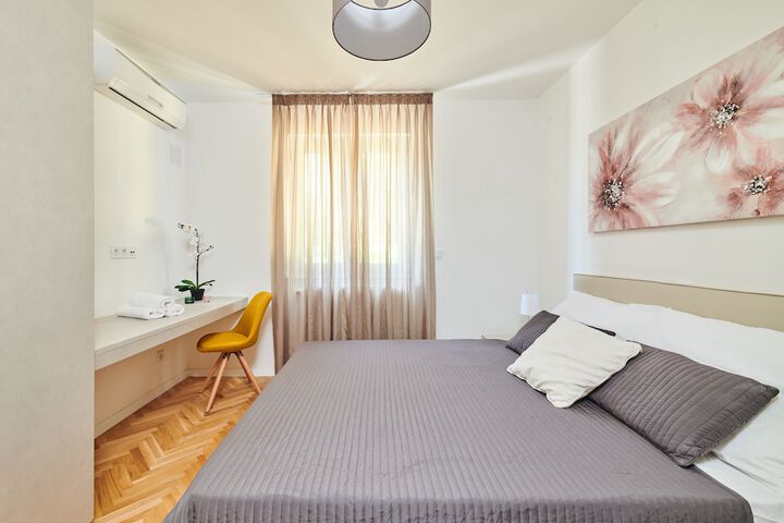 Room 5 of 34