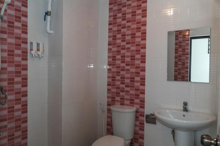 Room 48 of 64
