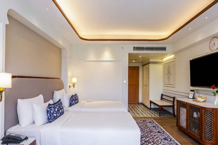 Room 36 of 170