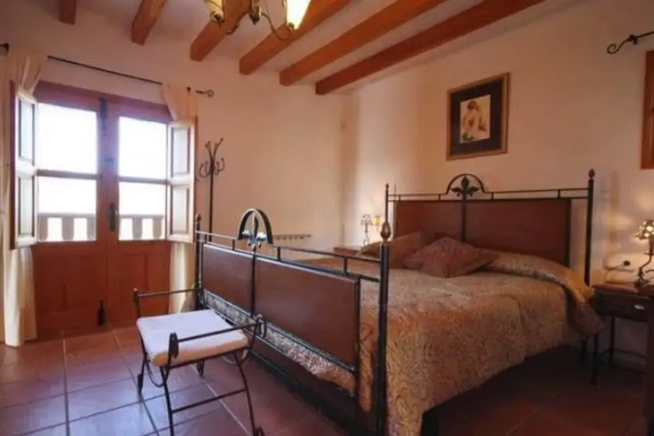 Room 4 of 15