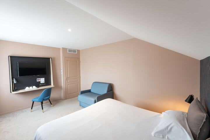 Room 42 of 119