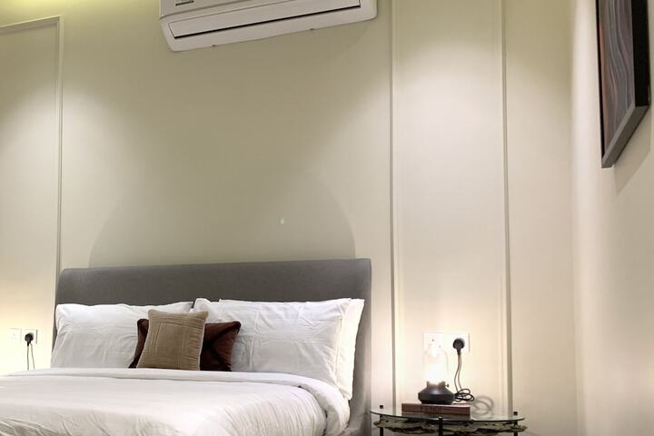 Room 2 of 18