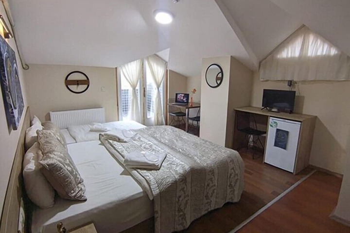 Room 4 of 48