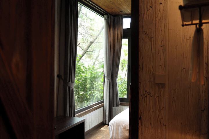 Room 42 of 172
