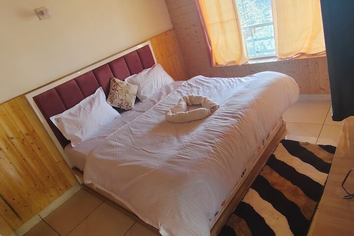 Room 4 of 20