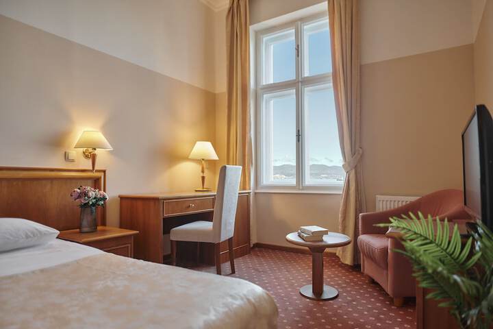 Room 26 of 107
