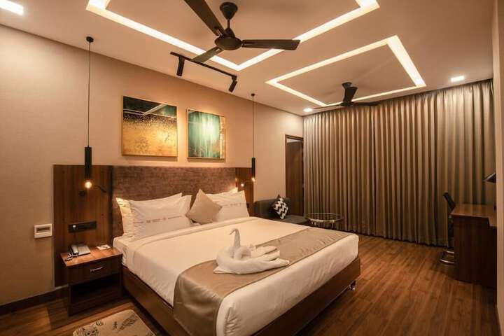 Room 4 of 10