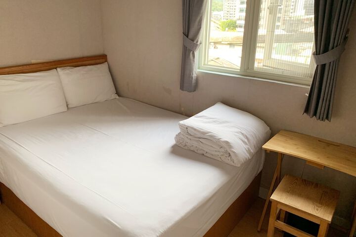 Room 12 of 20