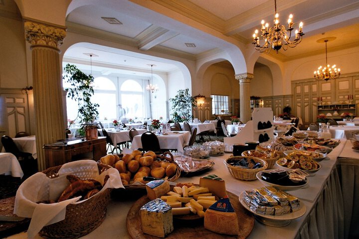 Dining 76 of 90