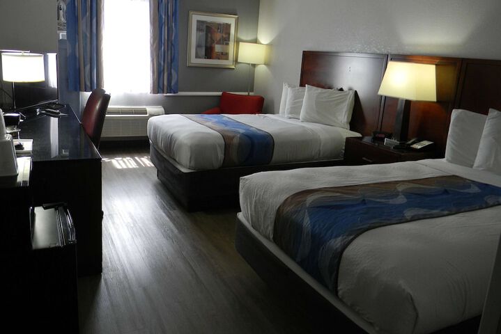 Double Bed Accessible (5 of 5)