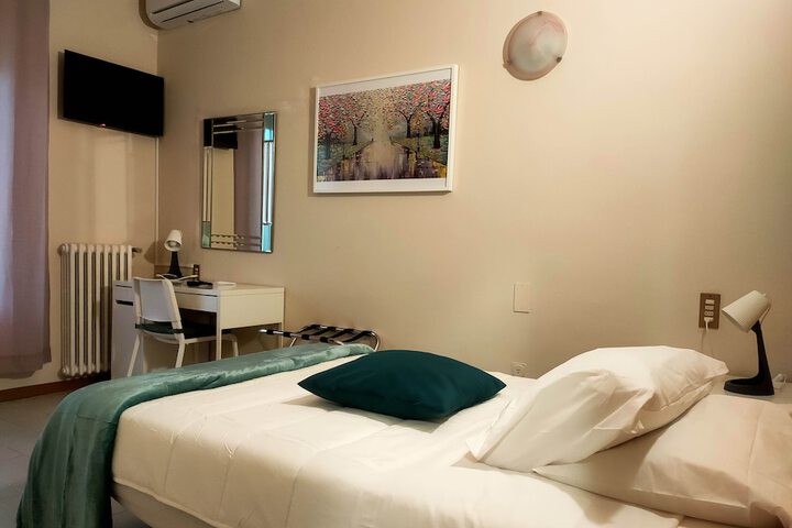 Room 5 of 71
