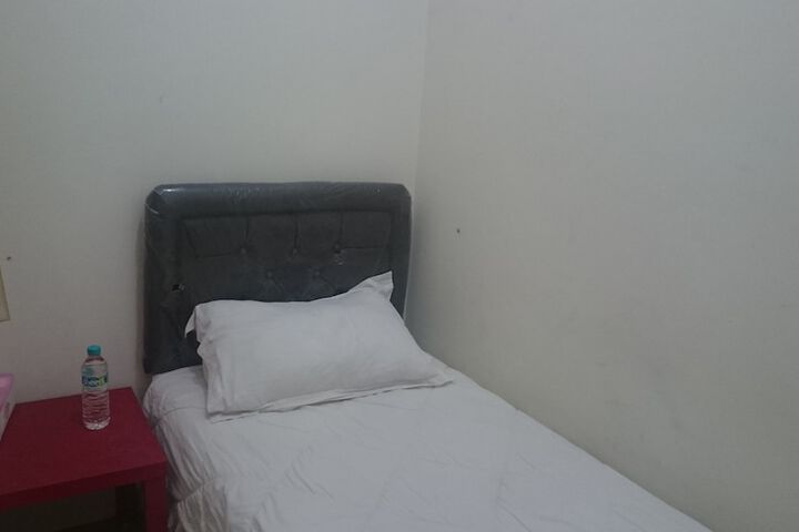 Room 15 of 32