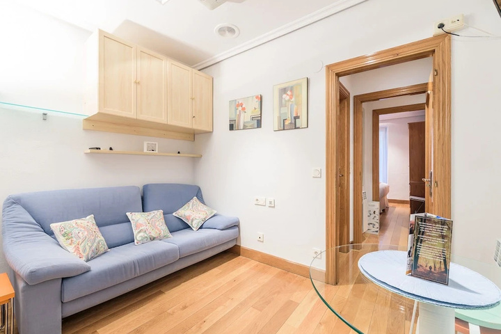 Room 2 of 10