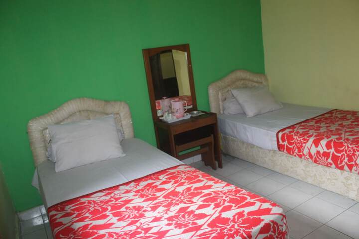 Room 6 of 9