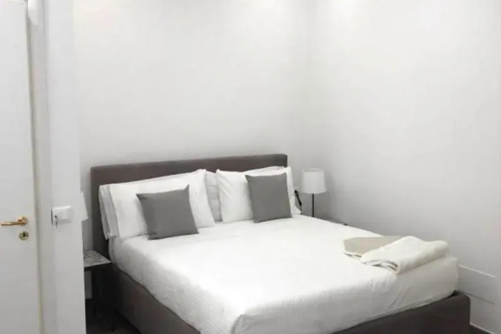 Room 4 of 11