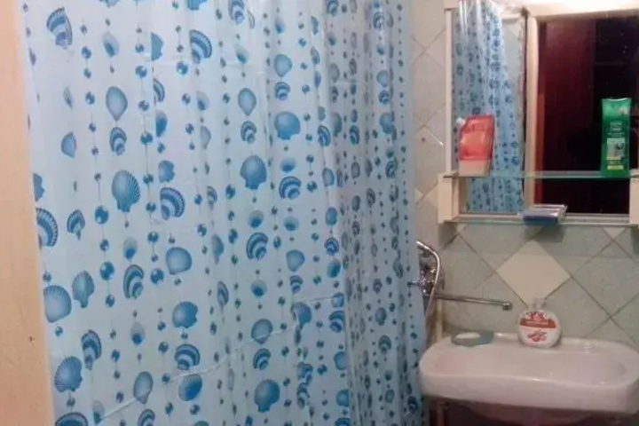 Room 6 of 16