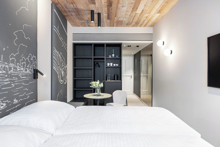 Room 7 of 25