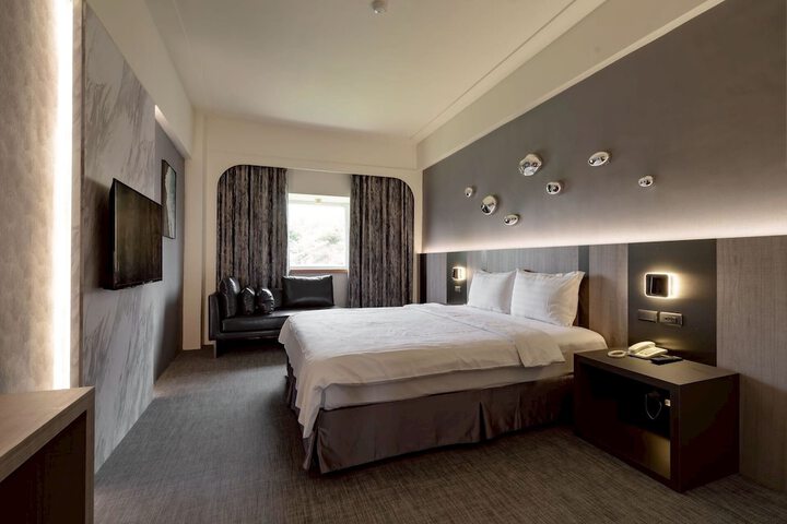 Room 14 of 80