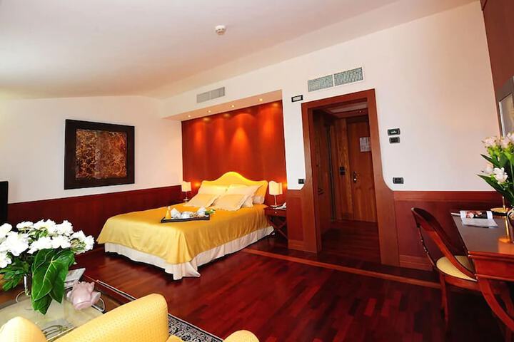 Room 11 of 42