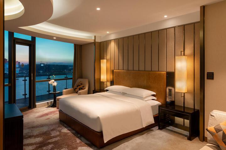 Room 27 of 111