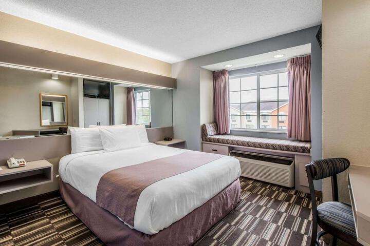 1 Queen Bed (3 of 35)