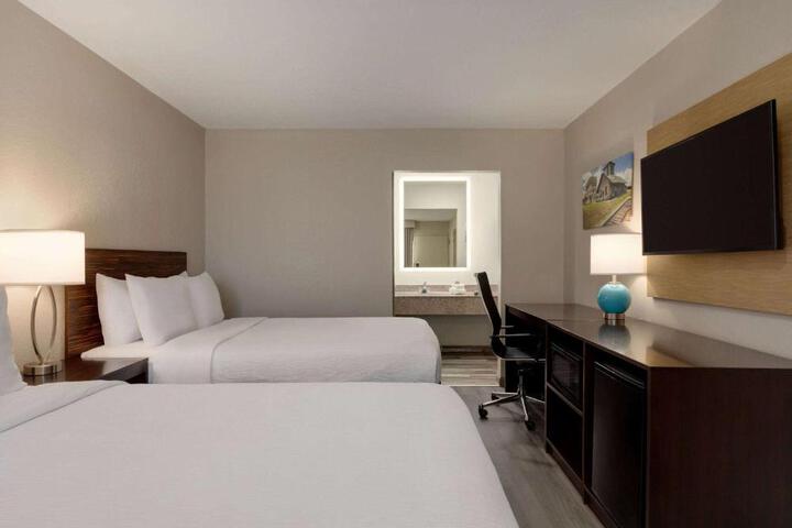2 Double Beds (5 of 9)
