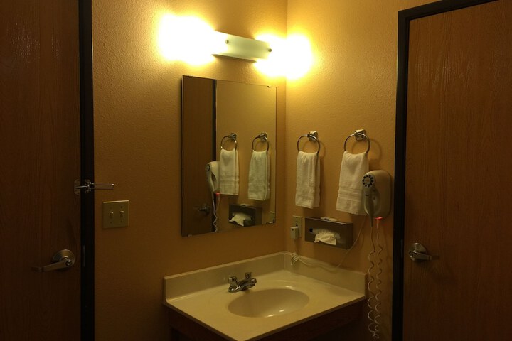 Room 12 of 42