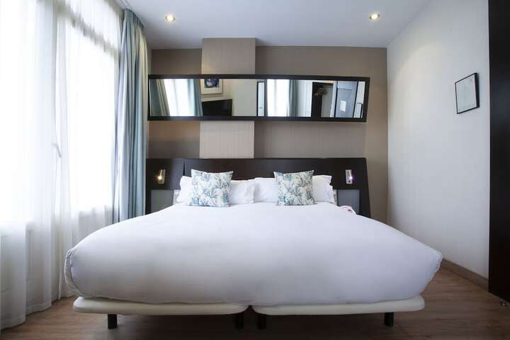 Room 32 of 82